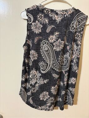 Sleeveless Paisley Tank Top - Black with Light Pink